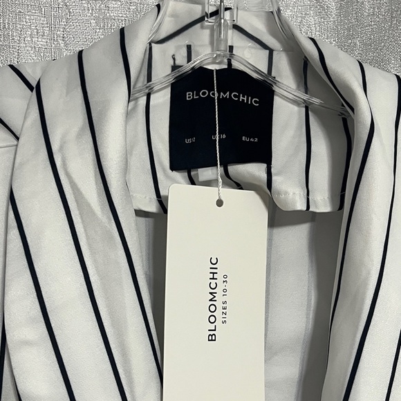 BloomChic Striped Blazer in White and Black - Picture 4 of 5